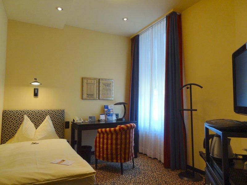 Victoria Hotel 4*